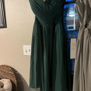Elegant Strapless Green Midi Bridesmaid Dress with Pockets